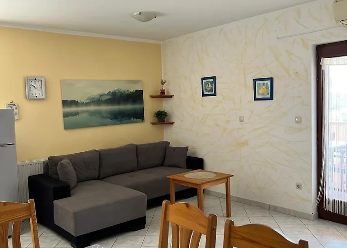 Mara Appartement Njivice